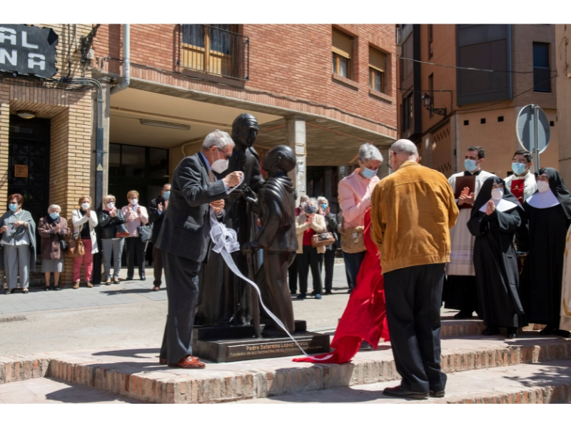 Inauguration de la statue du Père Saturnino López Novoa sur la Place de Lizana à Huesca