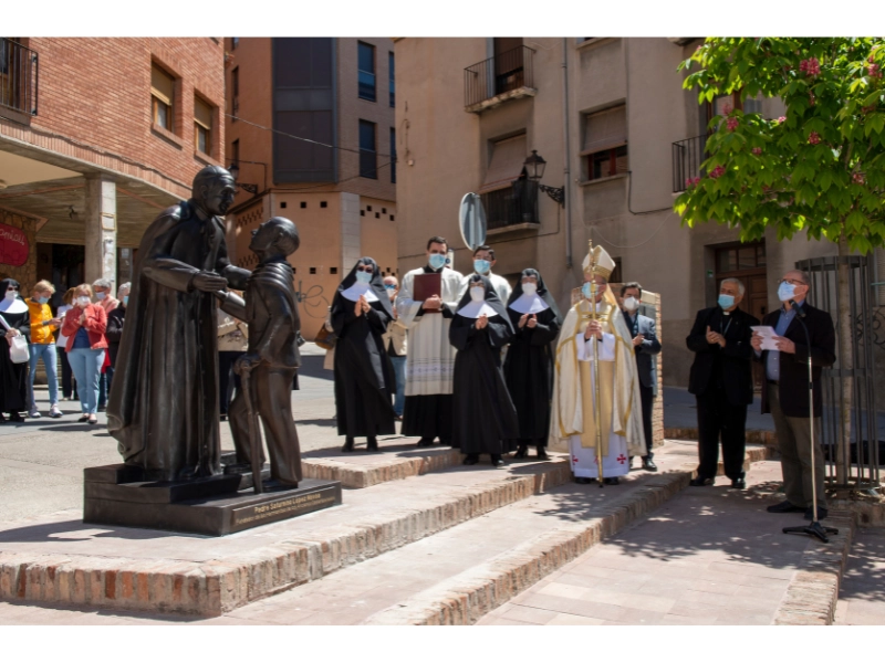 Inauguration de la statue du Père Saturnino López Novoa sur la Place de Lizana à Huesca