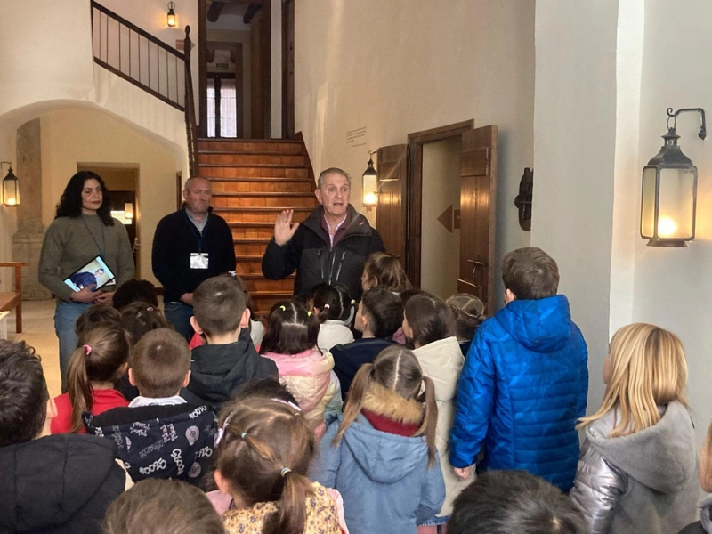 Escolares de 1º de Primaria de los Salesianos de Huesca acompañados del profesorado visitan la Casa Museo