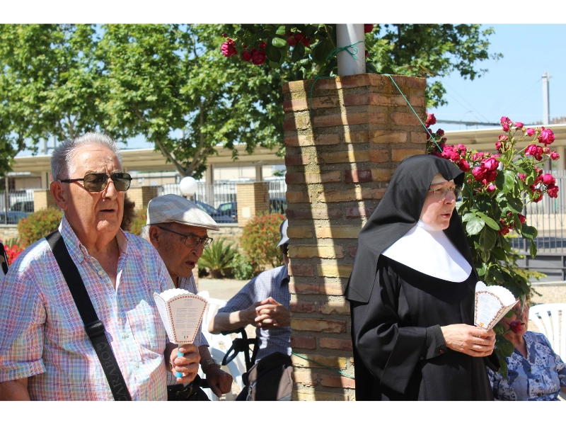 Rosario de las antorchas y el gesto del agua en Huesca