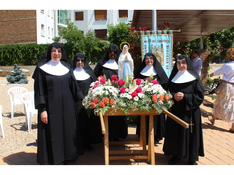 Rosario de las antorchas y el gesto del agua en Huesca