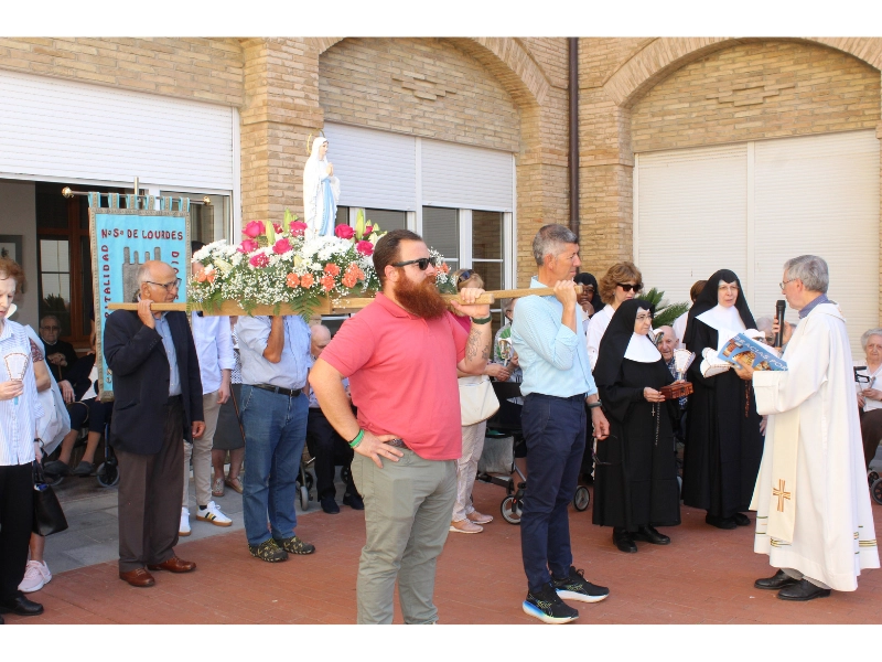 Rosario de las antorchas y el gesto del agua en Huesca